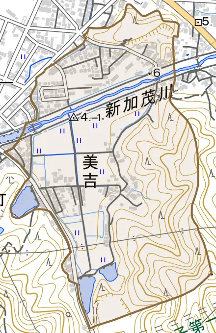美吉とその周辺の地図。町の範囲を重ねている