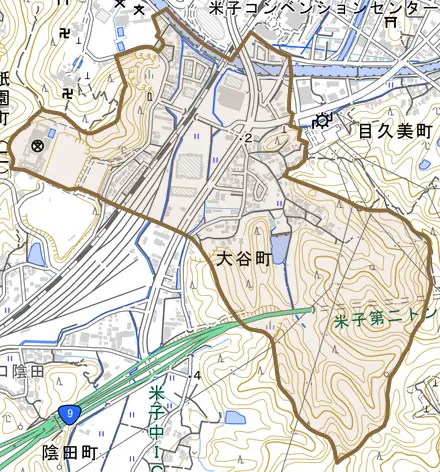 大谷町とその周辺の地図。町の範囲を重ねている