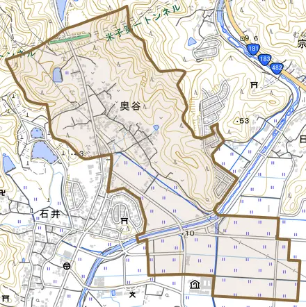 奥谷とその周辺の地図。町の範囲を重ねている