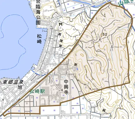 大字中興寺とその周辺の地図。町の範囲を重ねている