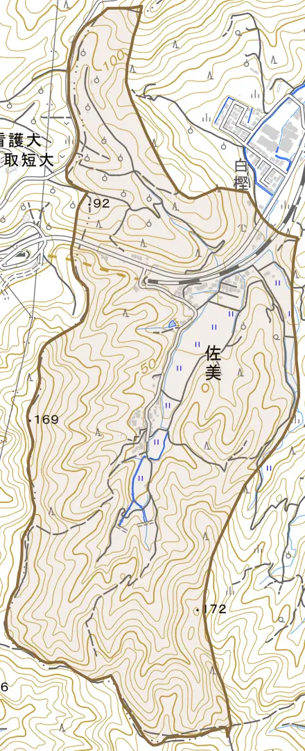 大字佐美とその周辺の地図。町の範囲を重ねている