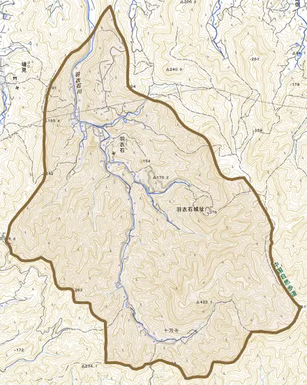 大字羽衣石とその周辺の地図。町の範囲を重ねている