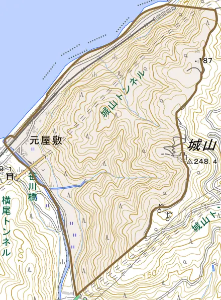元屋敷とその周辺の地図。町の範囲を重ねている