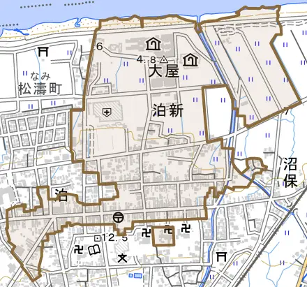 泊とその周辺の地図。町の範囲を重ねている