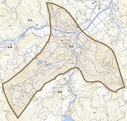 触坂とその周辺の地図。町の範囲を重ねている