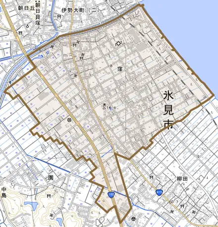 窪とその周辺の地図。町の範囲を重ねている