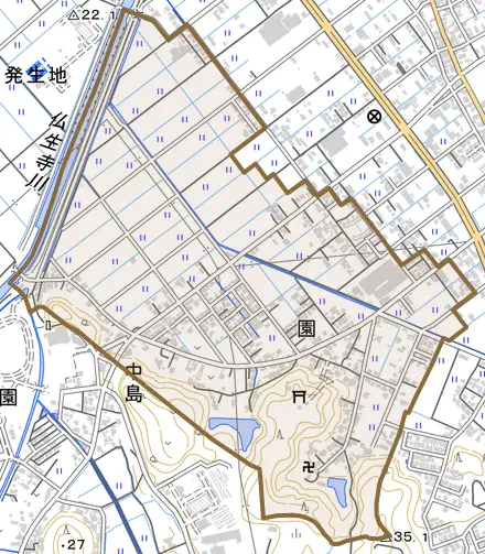 園とその周辺の地図。町の範囲を重ねている
