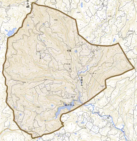 寺尾とその周辺の地図。町の範囲を重ねている