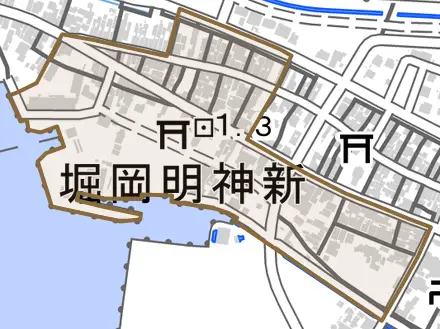 堀岡明神新とその周辺の地図。町の範囲を重ねている
