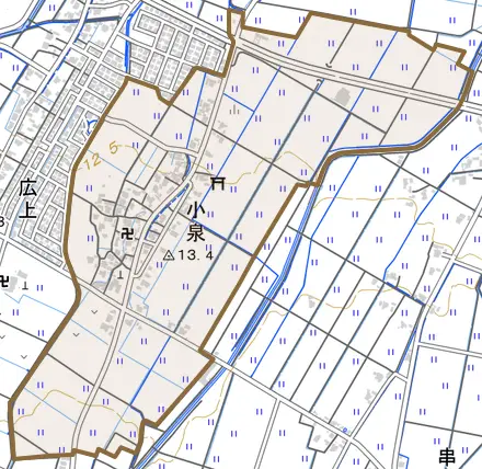 小泉とその周辺の地図。町の範囲を重ねている