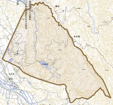 片地とその周辺の地図。町の範囲を重ねている