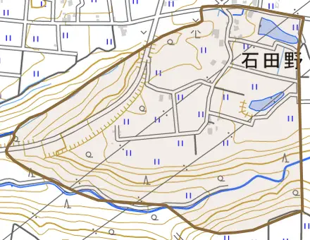 石田野とその周辺の地図。町の範囲を重ねている