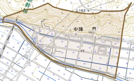 中陣とその周辺の地図。町の範囲を重ねている