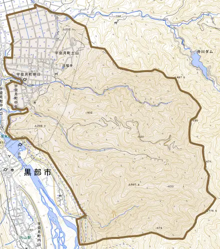 宇奈月町明日とその周辺の地図。町の範囲を重ねている