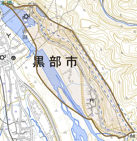宇奈月町栗虫とその周辺の地図。町の範囲を重ねている