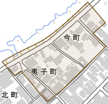 今町とその周辺の地図。町の範囲を重ねている