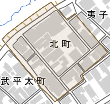 北町とその周辺の地図。町の範囲を重ねている