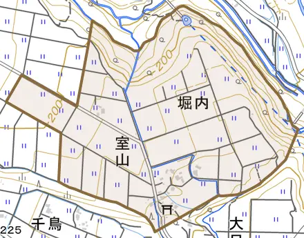室山とその周辺の地図。町の範囲を重ねている