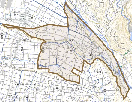 大浦とその周辺の地図。町の範囲を重ねている