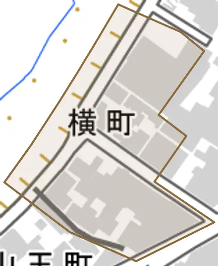 横町とその周辺の地図。町の範囲を重ねている