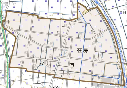 在房とその周辺の地図。町の範囲を重ねている