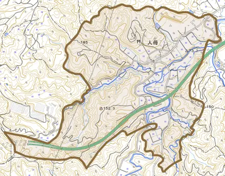 人母とその周辺の地図。町の範囲を重ねている