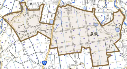 泉沢とその周辺の地図。町の範囲を重ねている