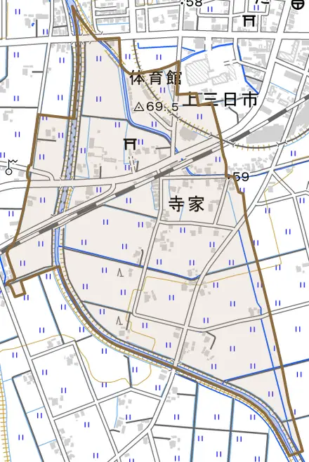 寺家とその周辺の地図。町の範囲を重ねている