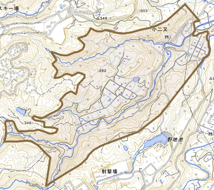 小二又とその周辺の地図。町の範囲を重ねている