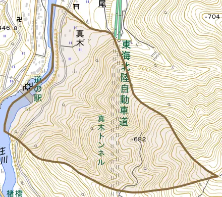 真木とその周辺の地図。町の範囲を重ねている