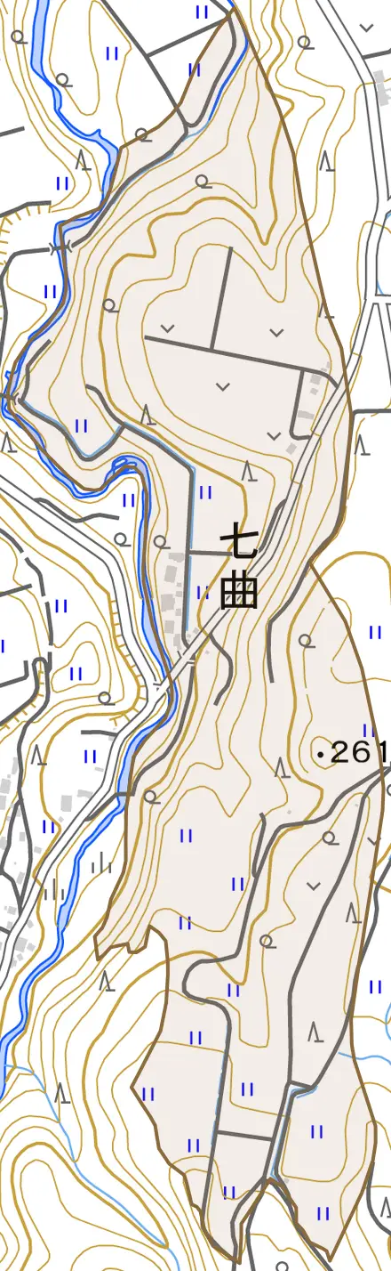 七曲とその周辺の地図。町の範囲を重ねている