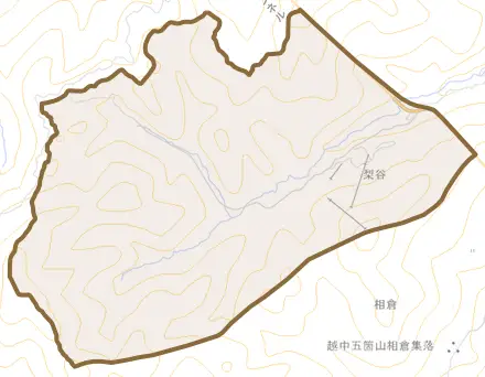 梨谷とその周辺の地図。町の範囲を重ねている