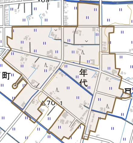 年代とその周辺の地図。町の範囲を重ねている