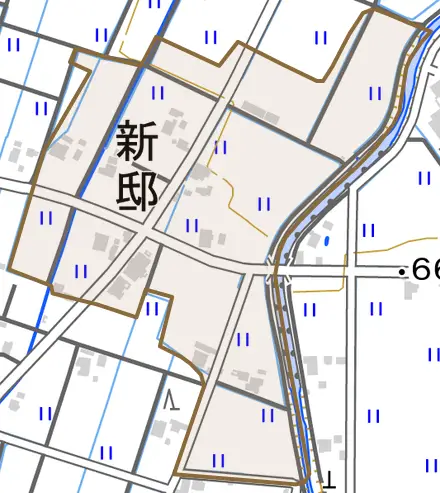 新邸とその周辺の地図。町の範囲を重ねている