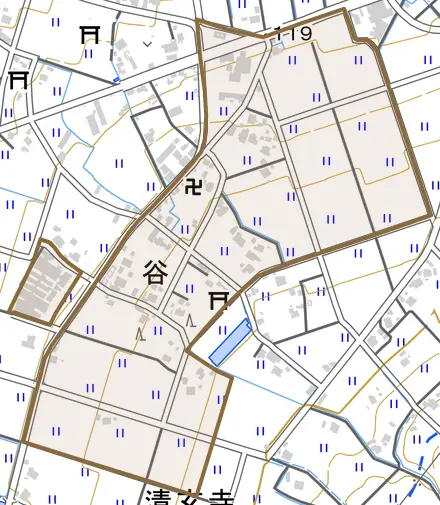 谷とその周辺の地図。町の範囲を重ねている