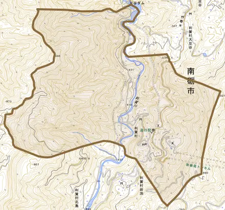 利賀村とその周辺の地図。町の範囲を重ねている