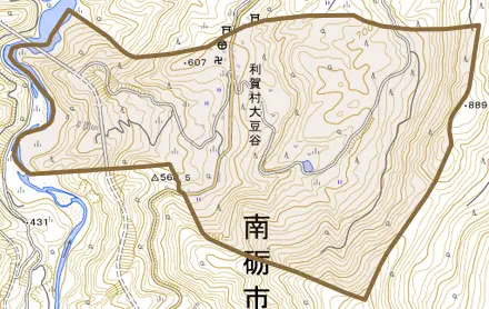 利賀村大豆谷とその周辺の地図。町の範囲を重ねている