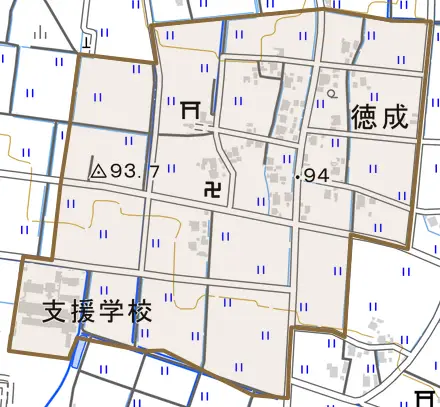 徳成とその周辺の地図。町の範囲を重ねている