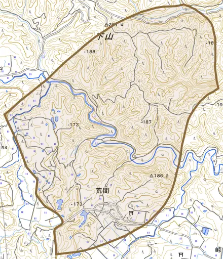 荒間とその周辺の地図。町の範囲を重ねている
