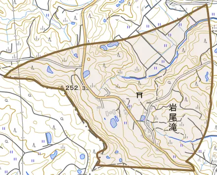 岩尾滝とその周辺の地図。町の範囲を重ねている