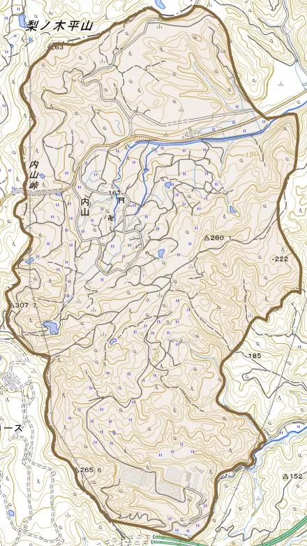 内山とその周辺の地図。町の範囲を重ねている