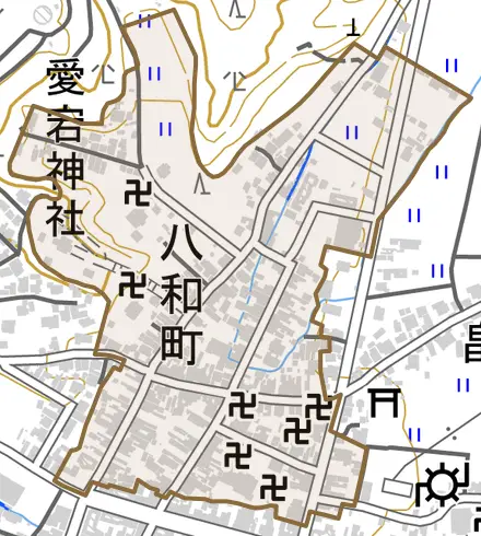 八和町とその周辺の地図。町の範囲を重ねている