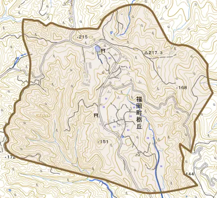 福岡町栃丘とその周辺の地図。町の範囲を重ねている