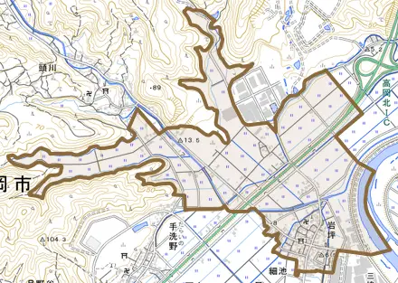 岩坪とその周辺の地図。町の範囲を重ねている