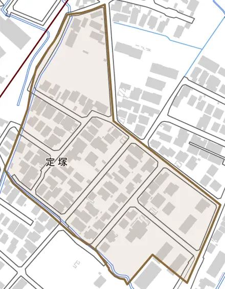 定塚とその周辺の地図。町の範囲を重ねている