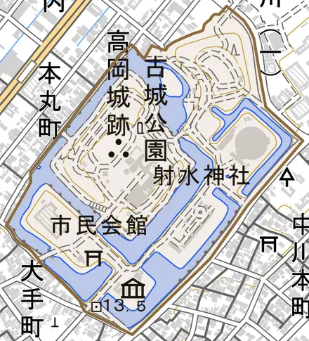古城とその周辺の地図。町の範囲を重ねている