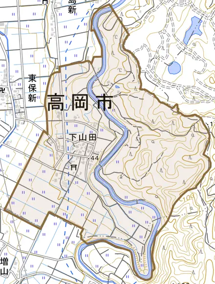下山田とその周辺の地図。町の範囲を重ねている