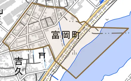 富岡町とその周辺の地図。町の範囲を重ねている