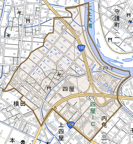 四屋とその周辺の地図。町の範囲を重ねている