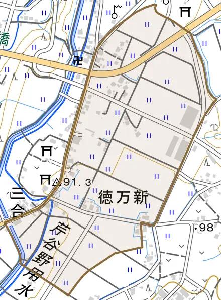 三合新とその周辺の地図。町の範囲を重ねている